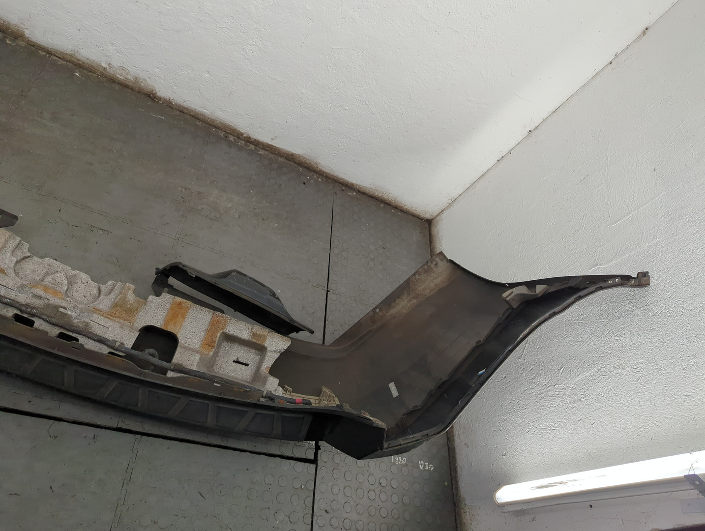 Бампер задний