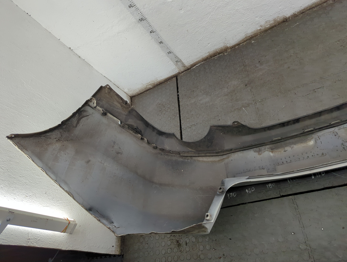 Бампер задний