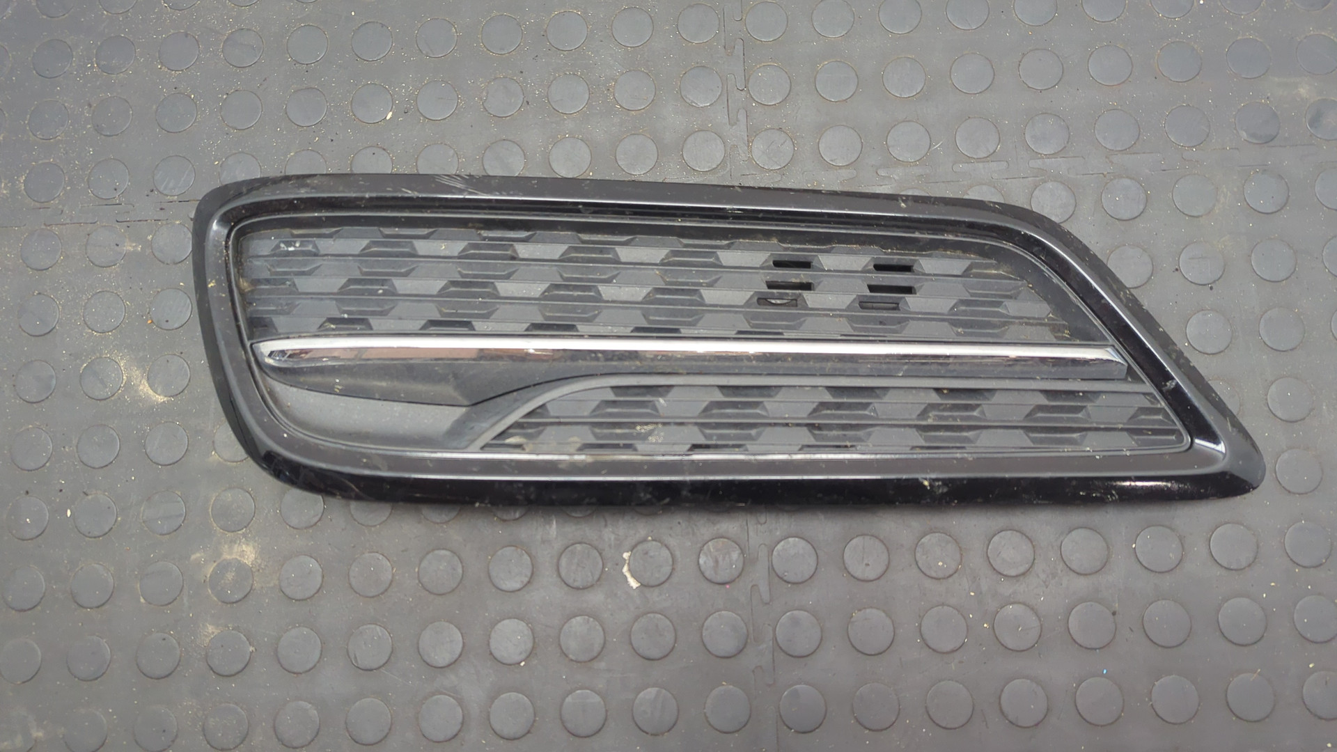 Решетка в бампер правая