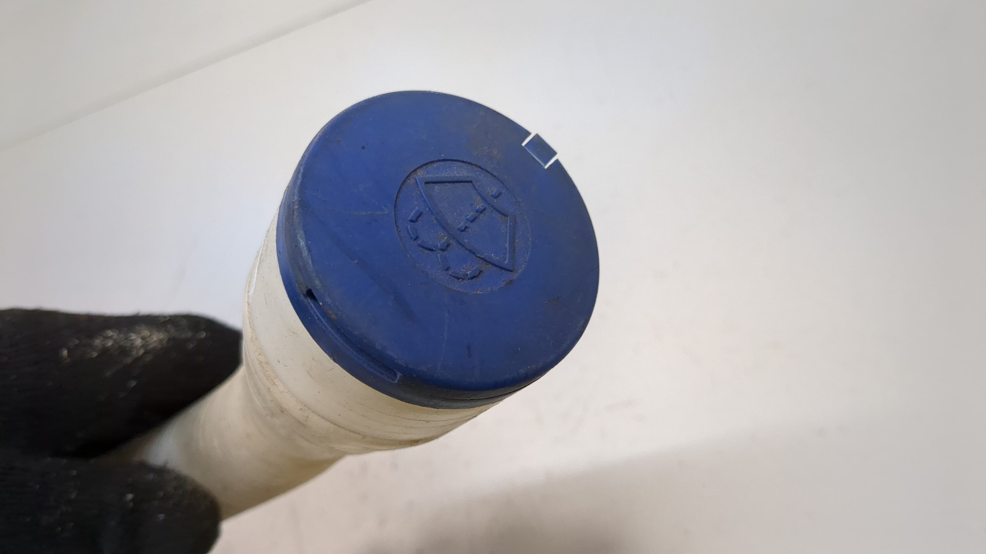 Горловина бачка омывателя