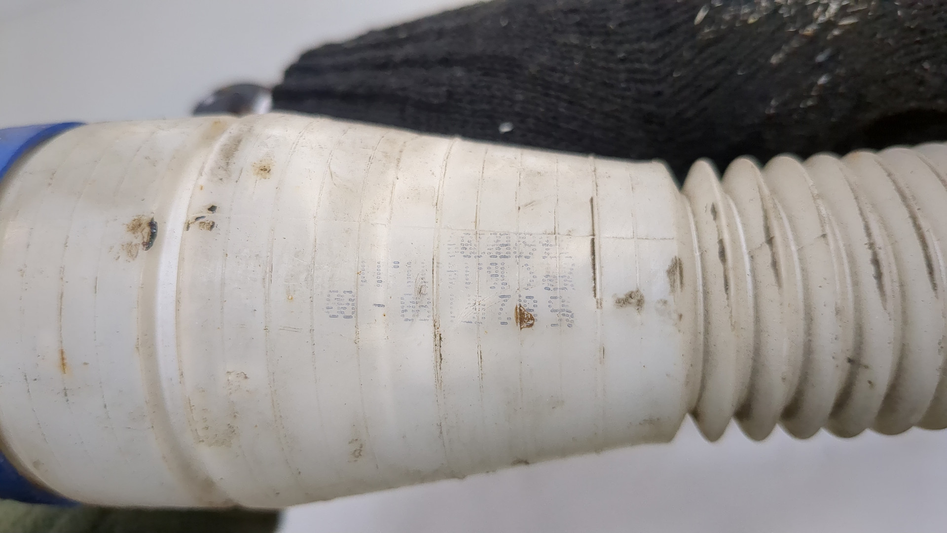 Горловина бачка омывателя