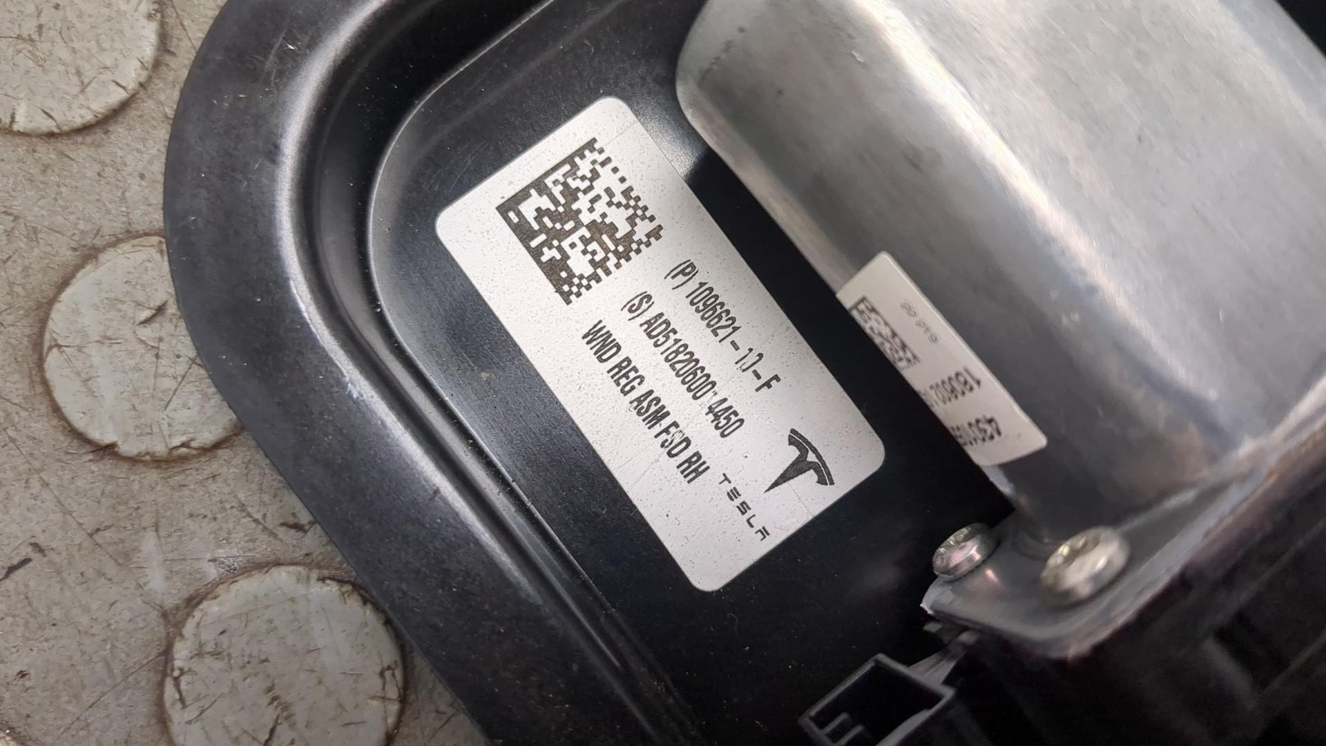 Стеклоподъемник электр. передний правый