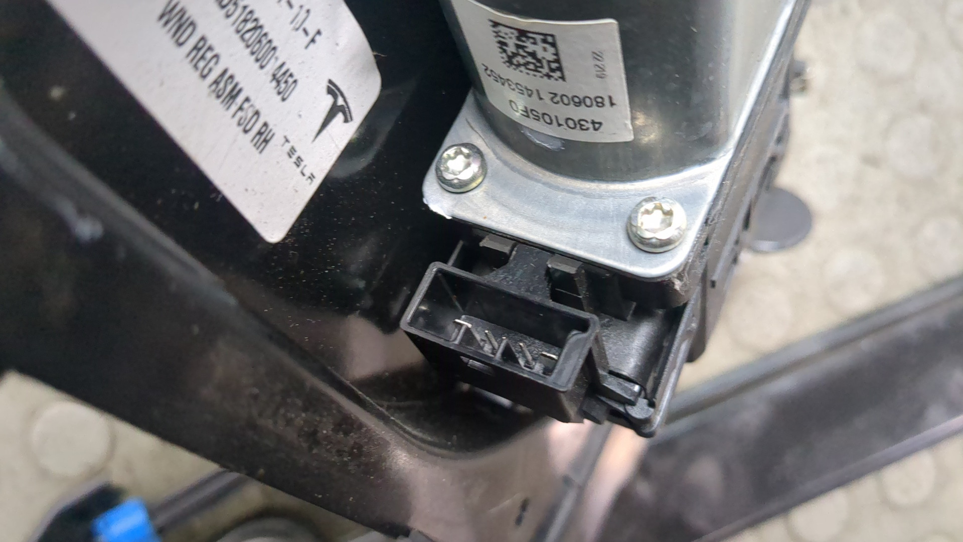 Стеклоподъемник электр. передний правый