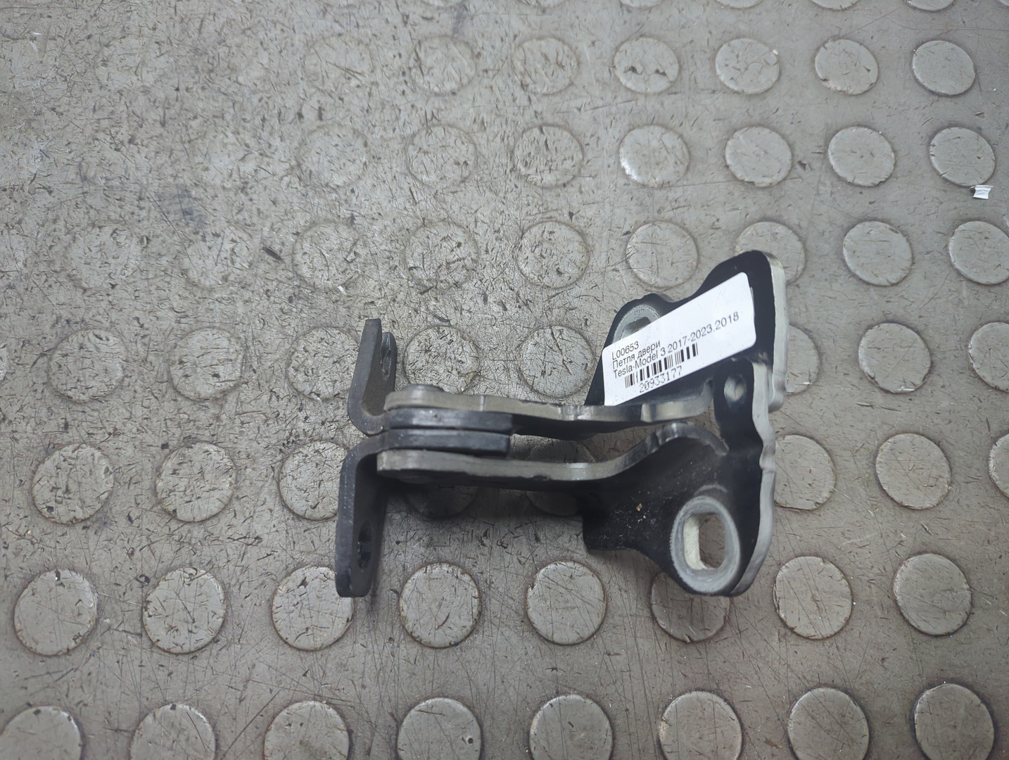 Петля двери