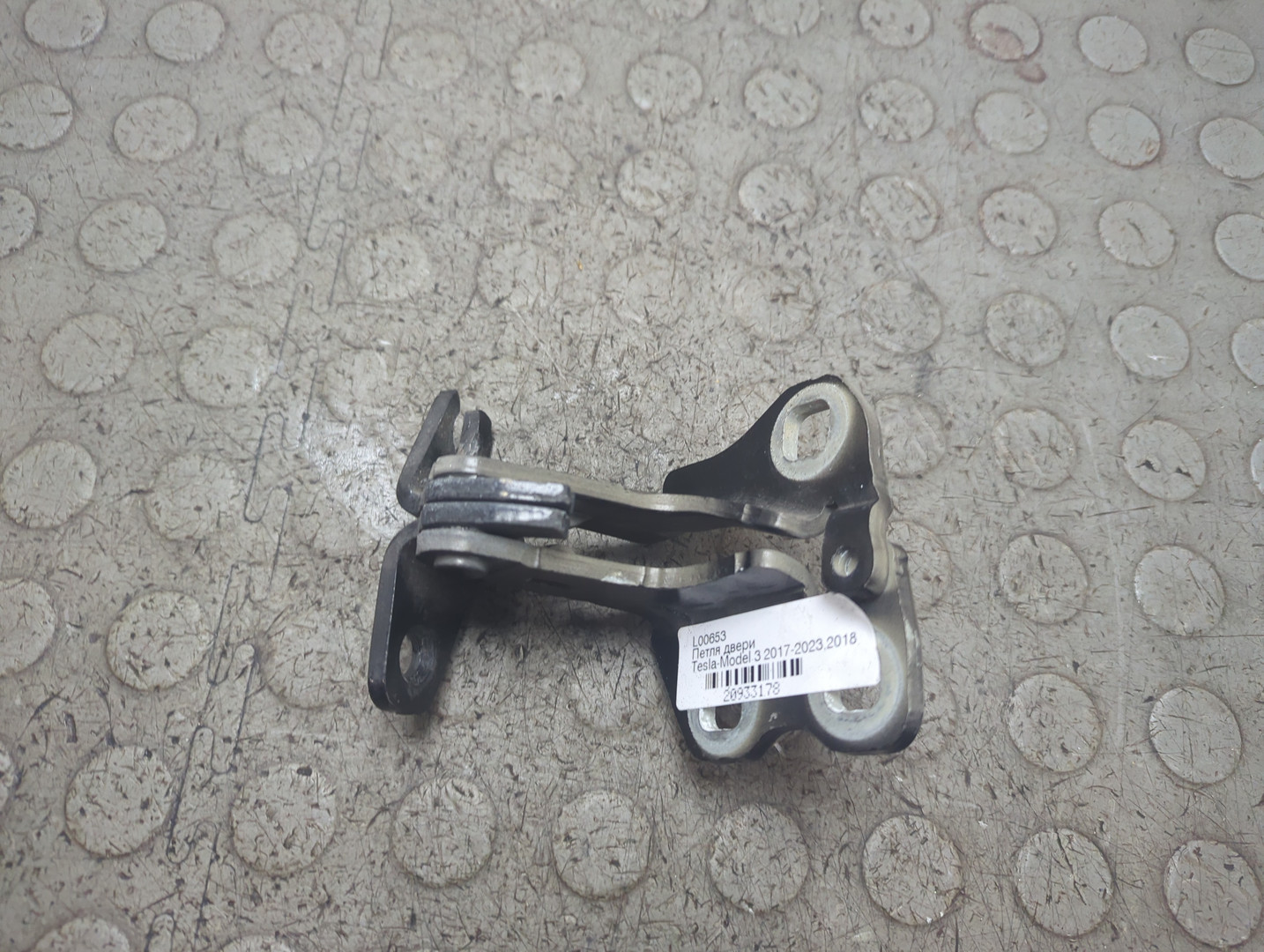 Петля двери