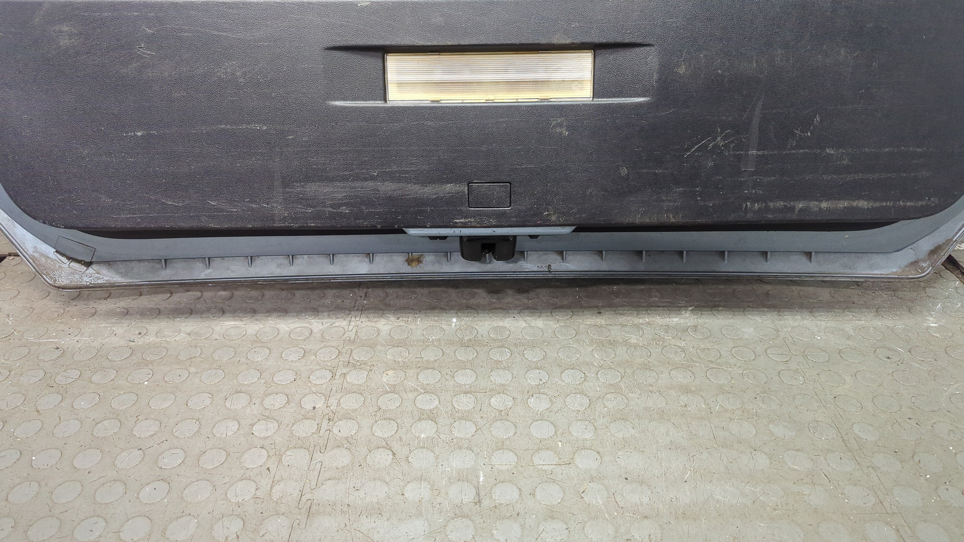 Дверь багажника