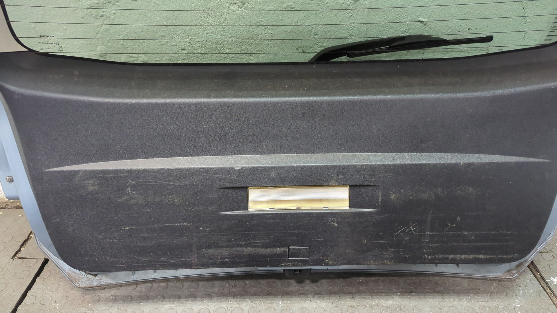 Дверь багажника