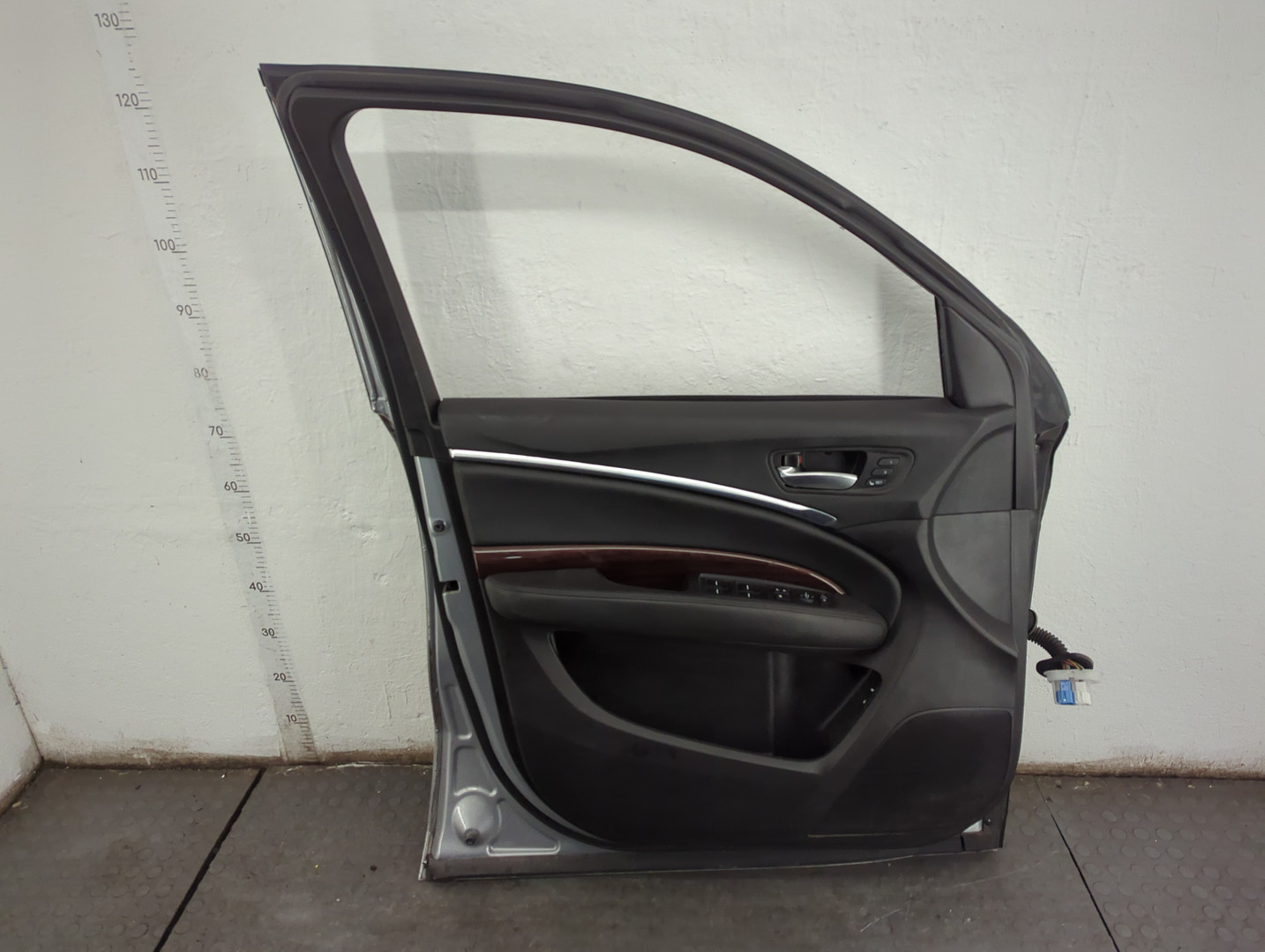 Дверь передняя левая