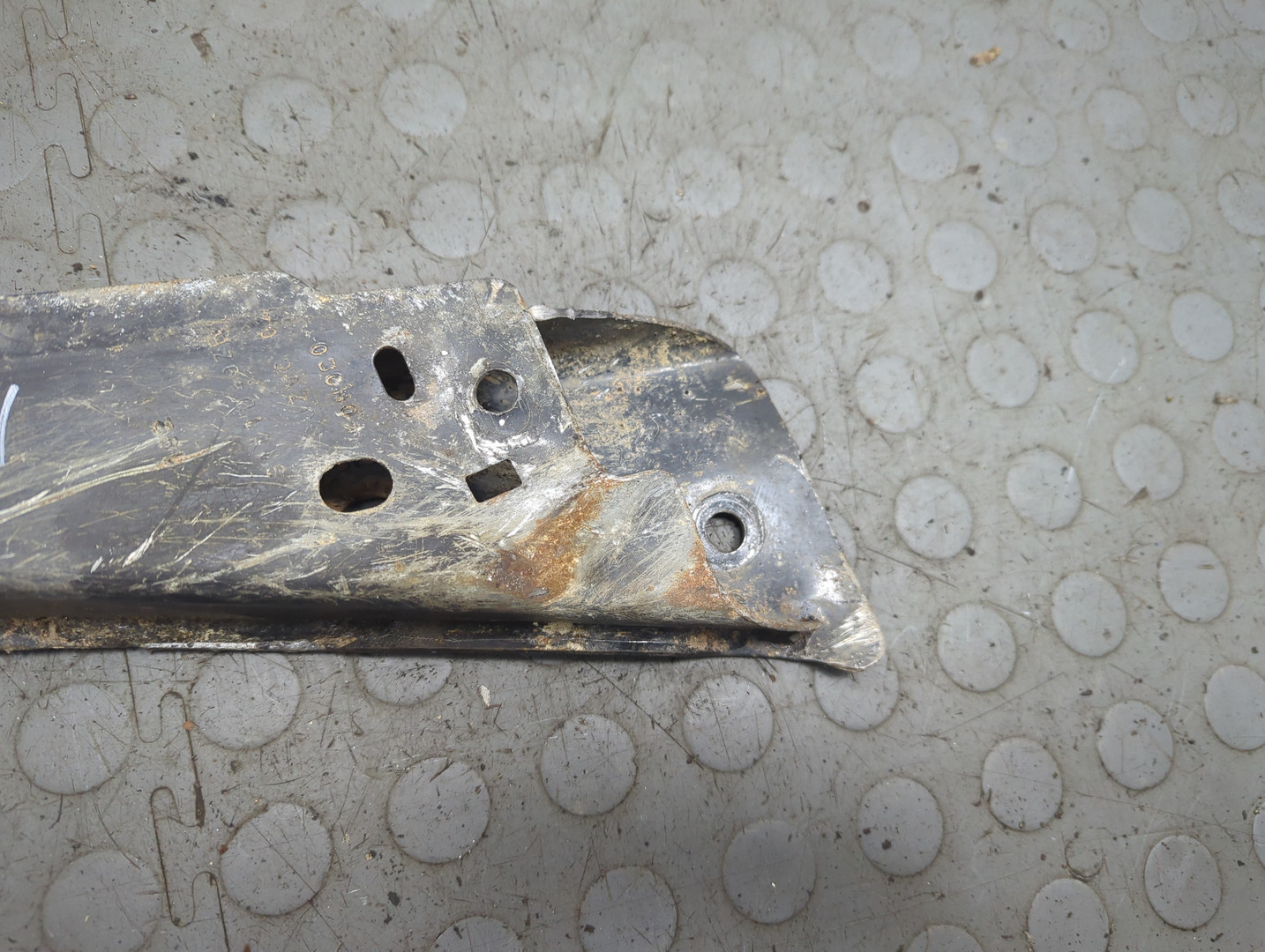 Балка подрадиаторная