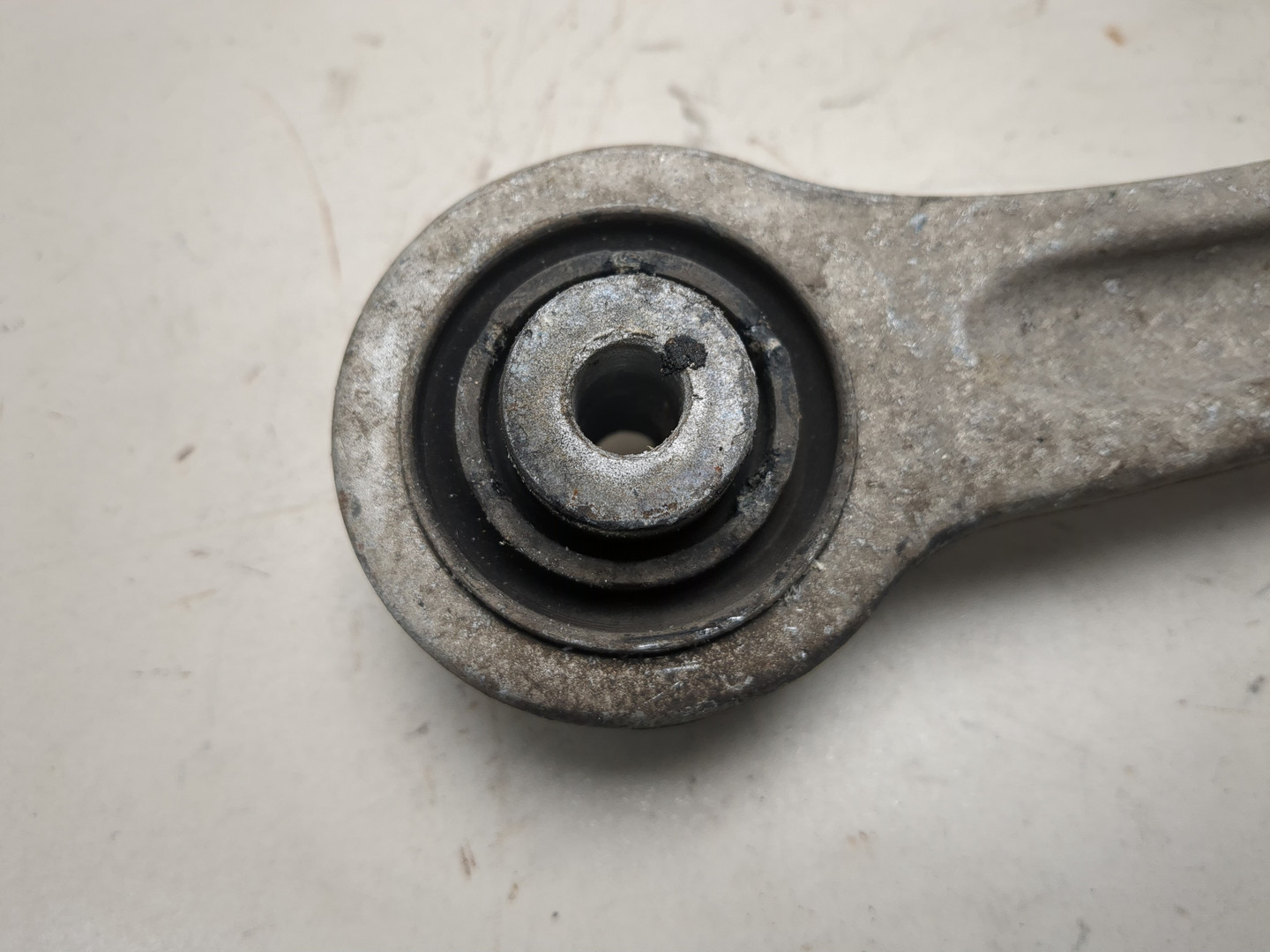 Рычаг передний