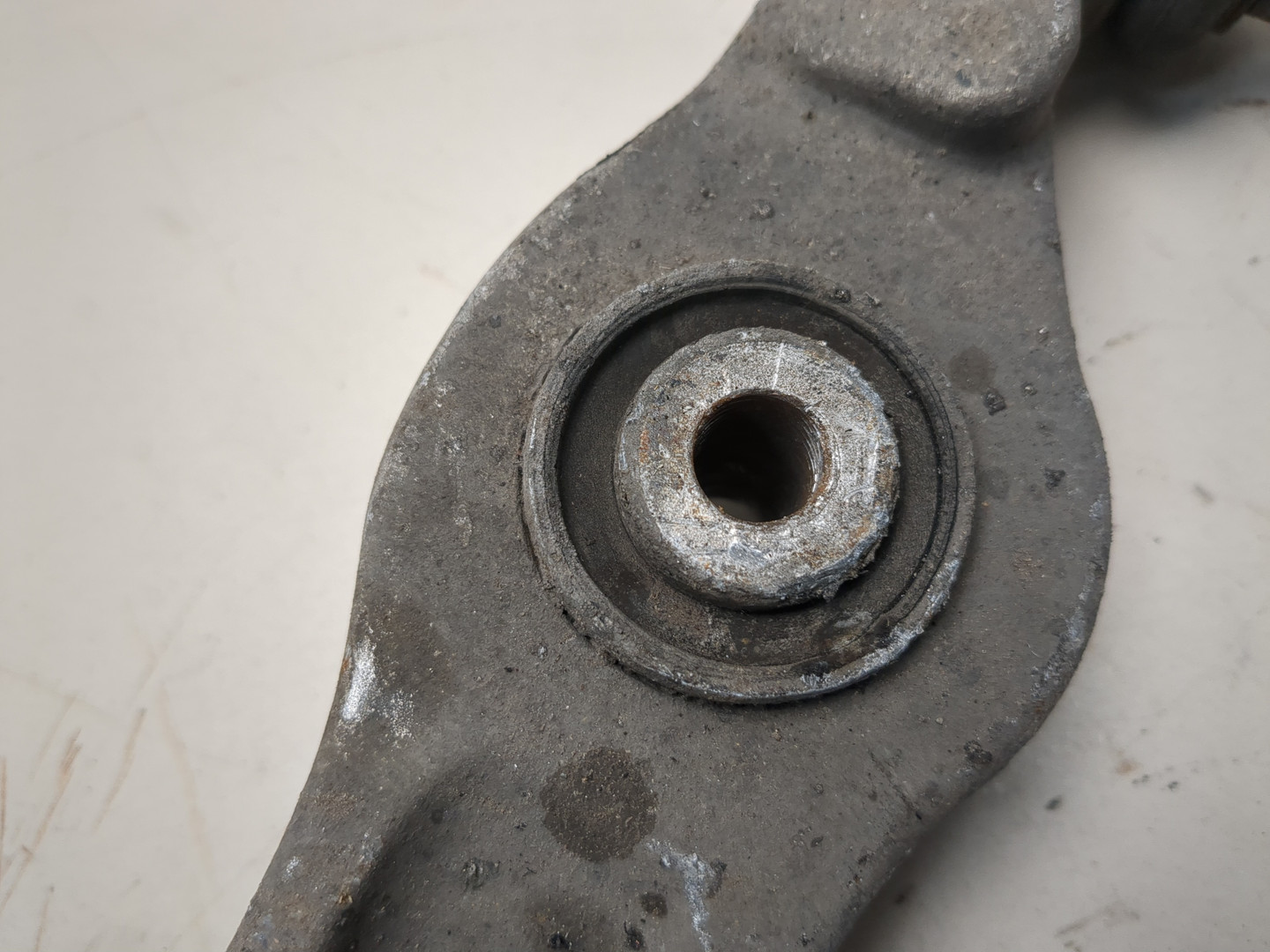 Рычаг передний