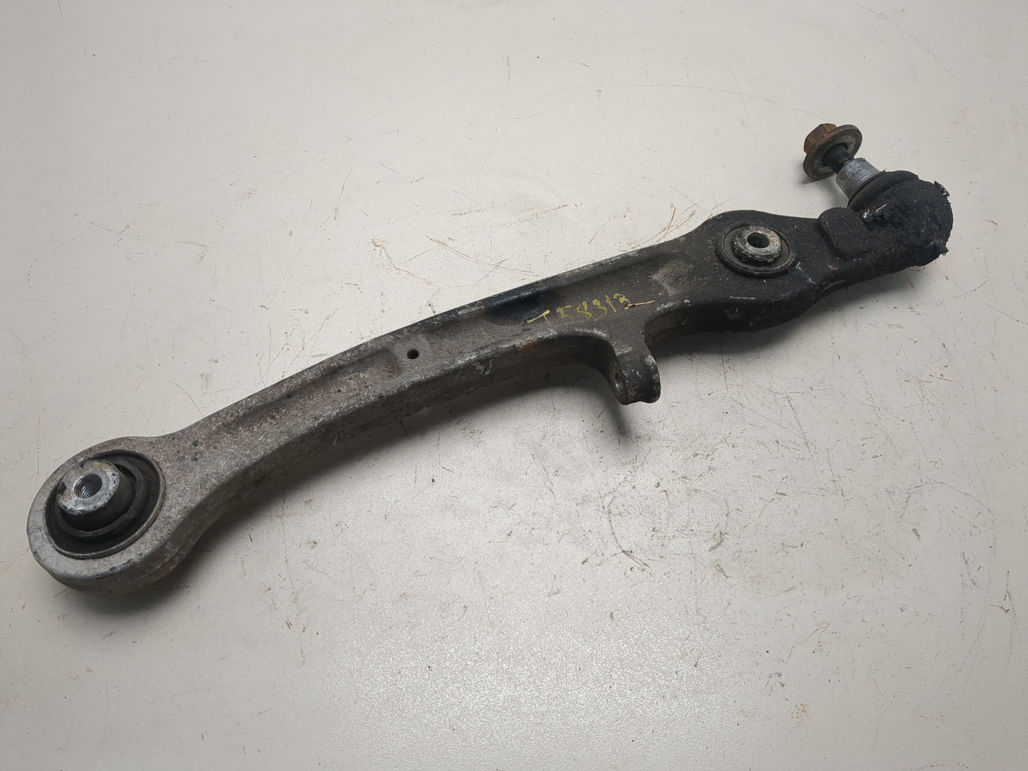 Рычаг передний