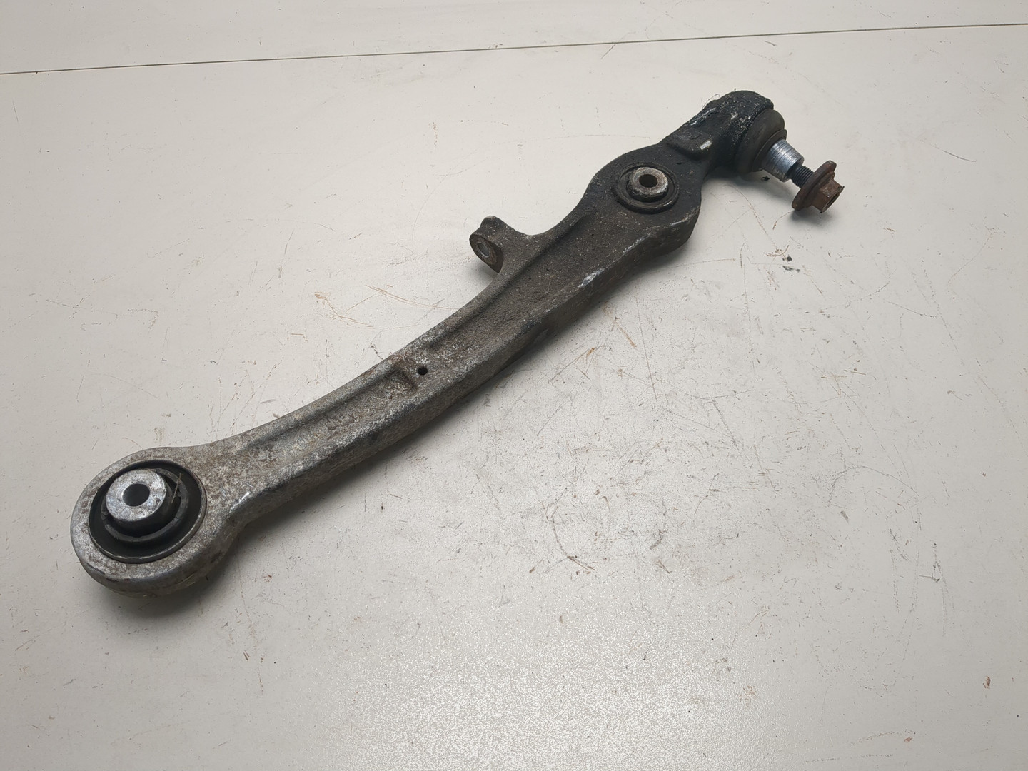 Рычаг передний