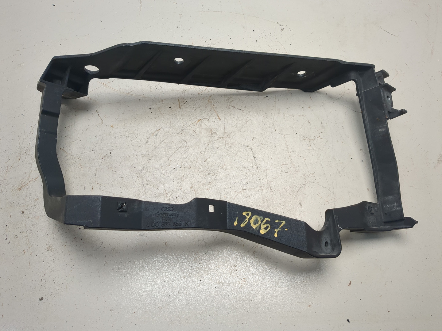 Кронштейн фар правый