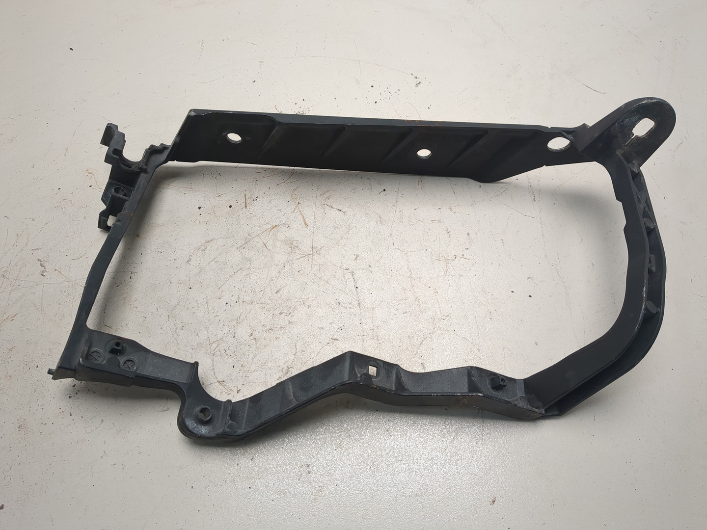 Кронштейн фар правый