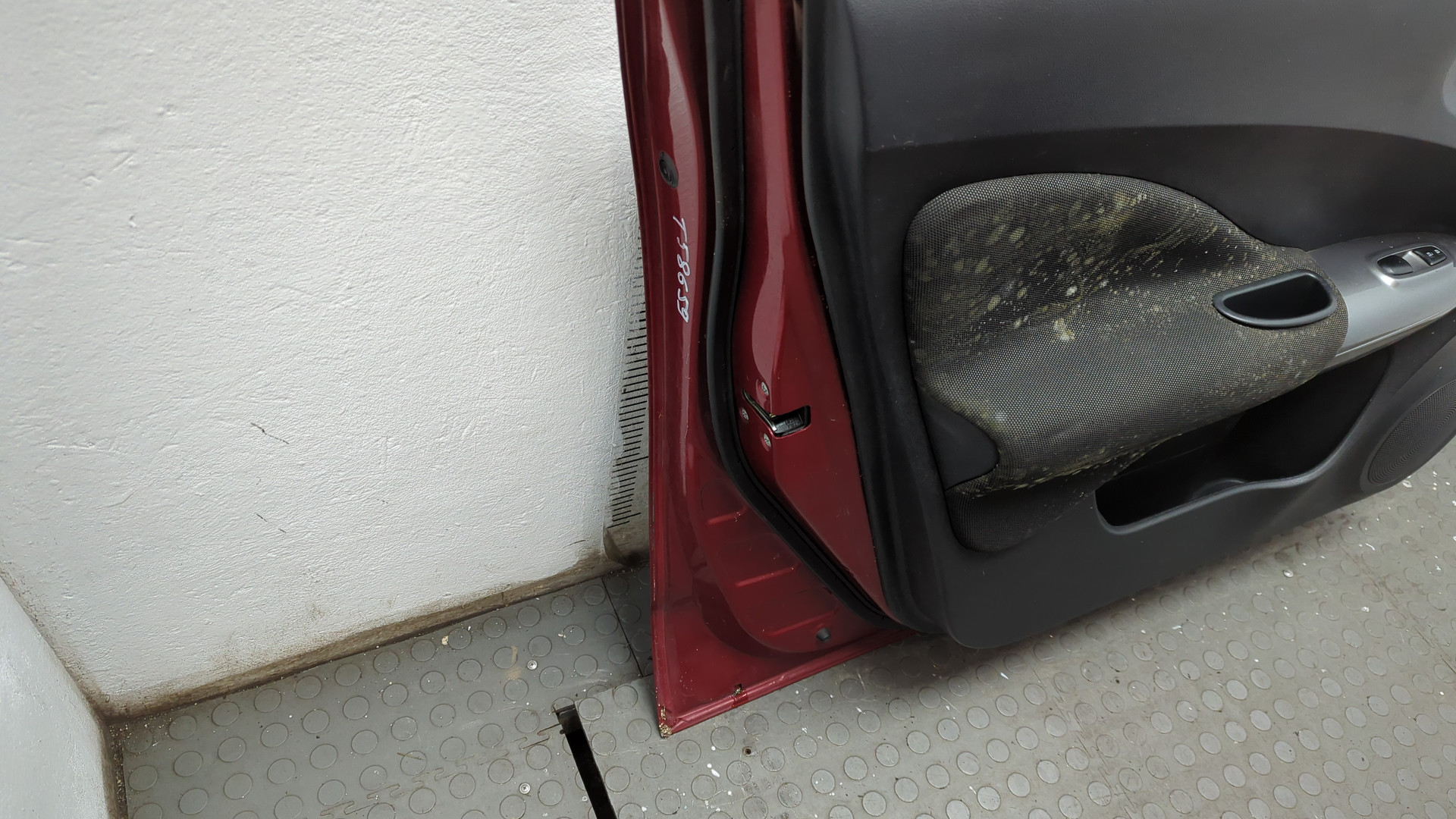 Дверь передняя левая