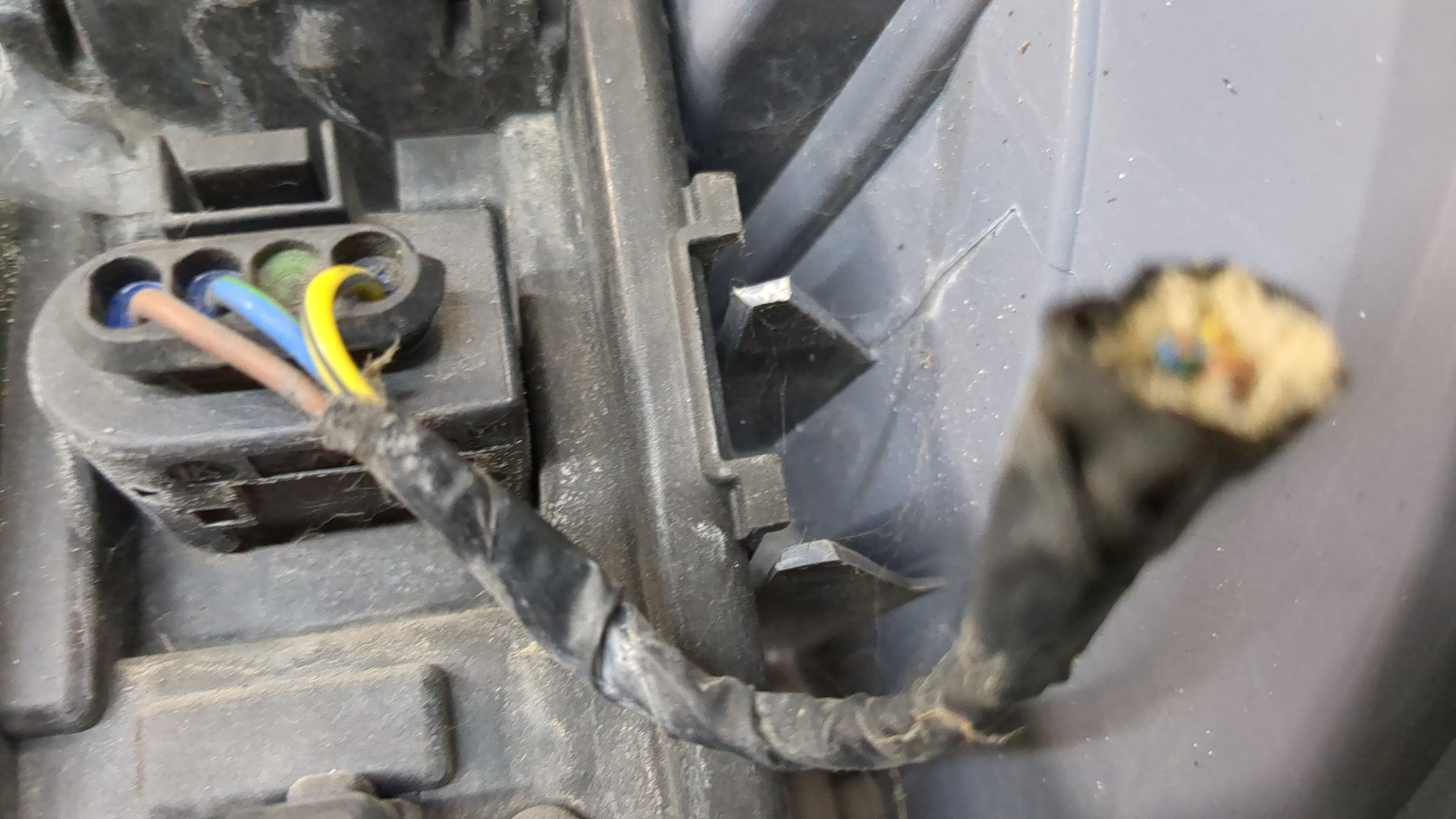 Фонарь задний левый