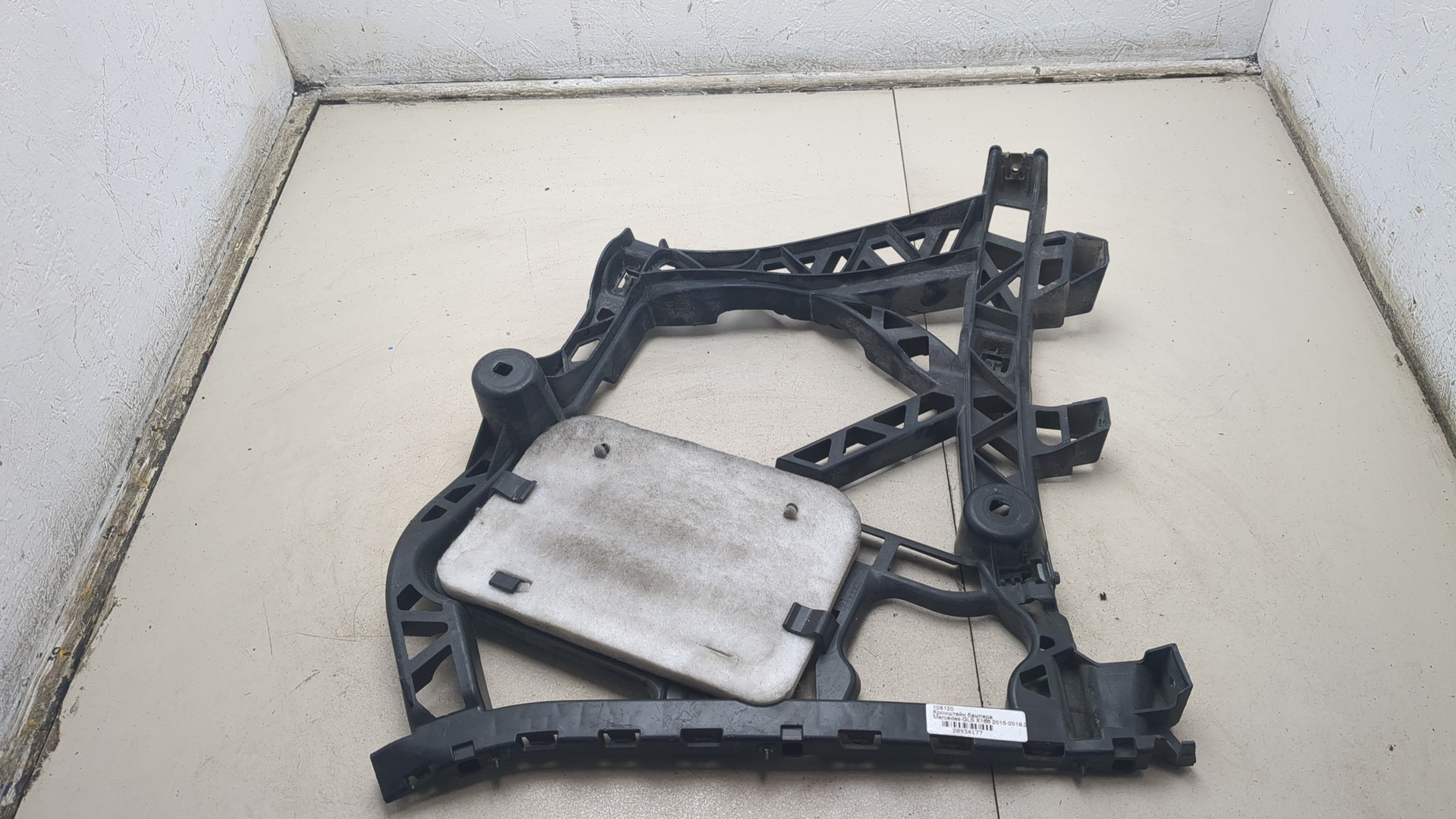 Кронштейн заднего бампера правый