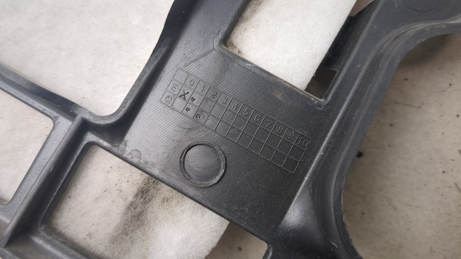 Кронштейн заднего бампера правый