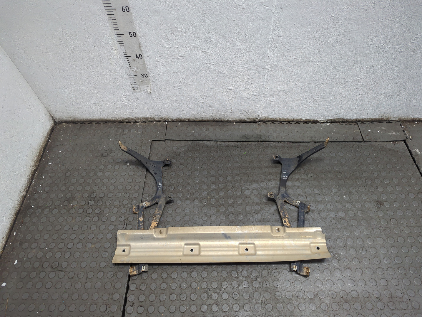 Кронштейн заднего бампера