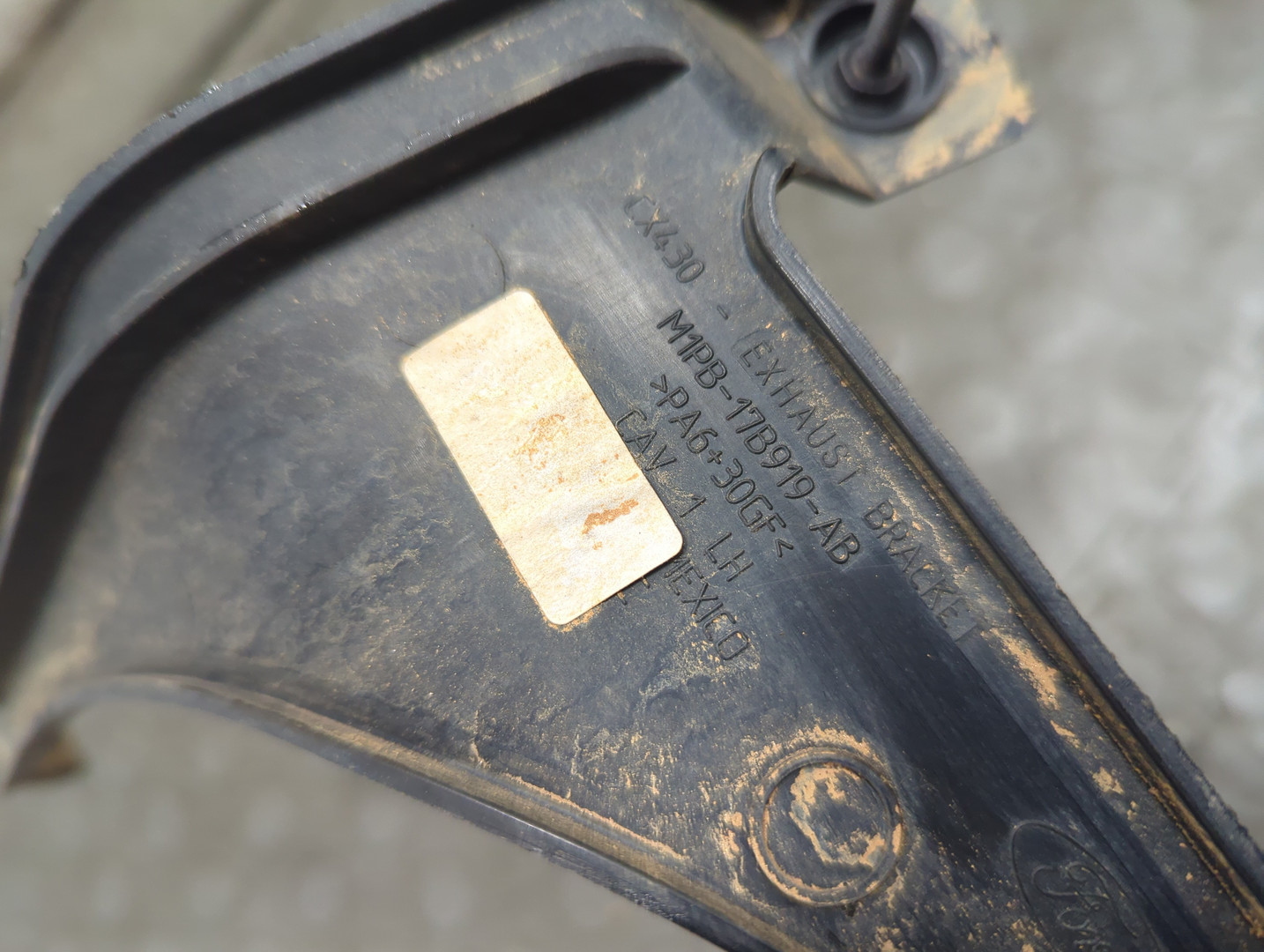 Кронштейн заднего бампера