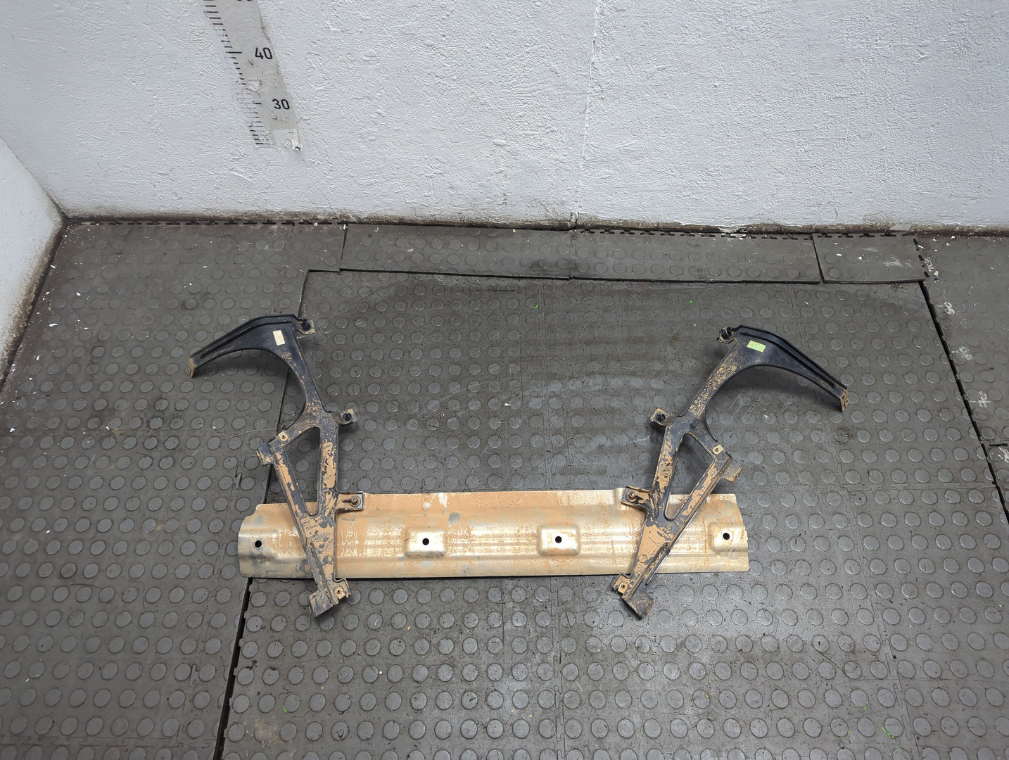 Кронштейн заднего бампера