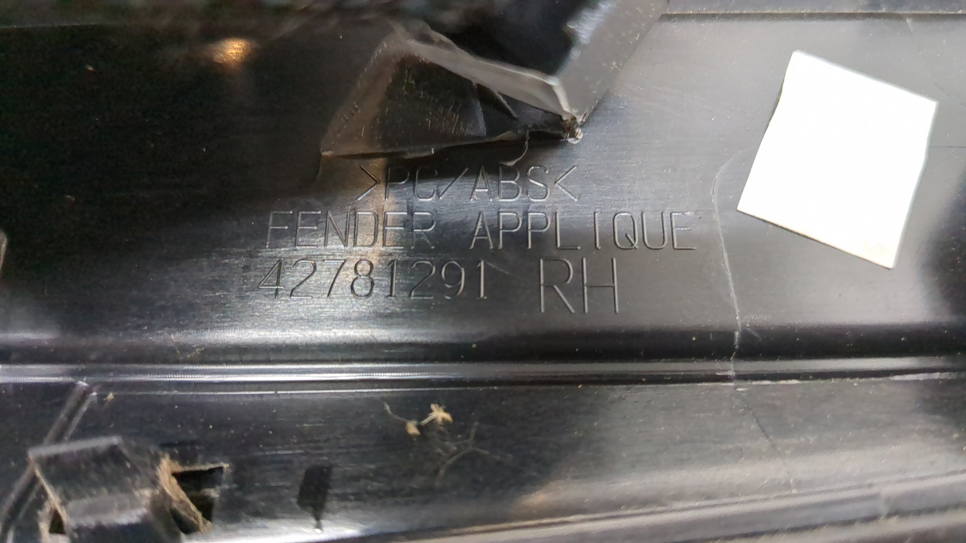 Накладка переднего крыла правого