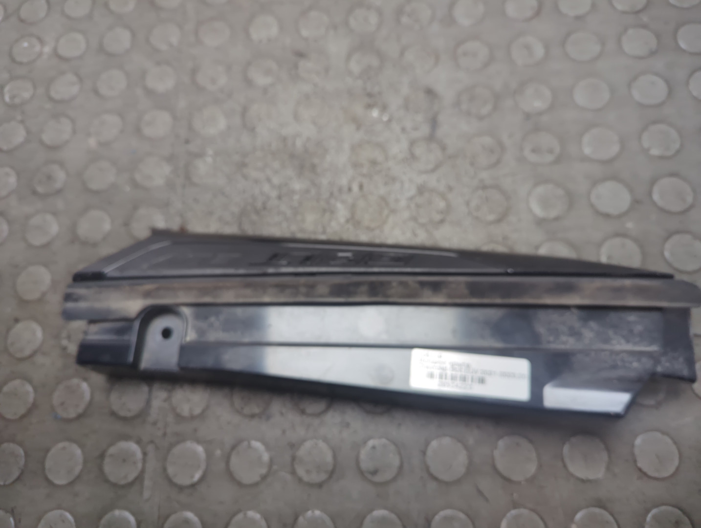 Накладка переднего крыла правого