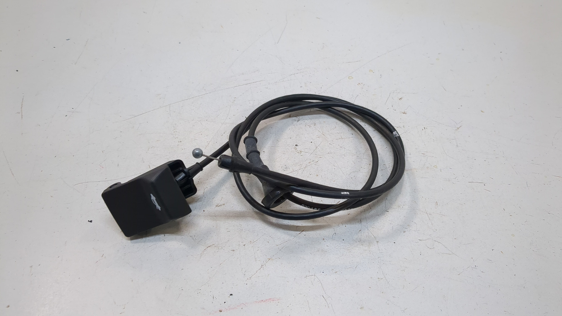 Ручка открывания капота