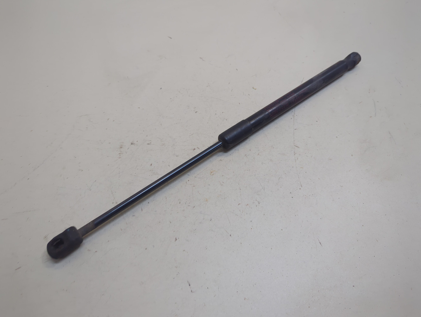 Амортизатор капота