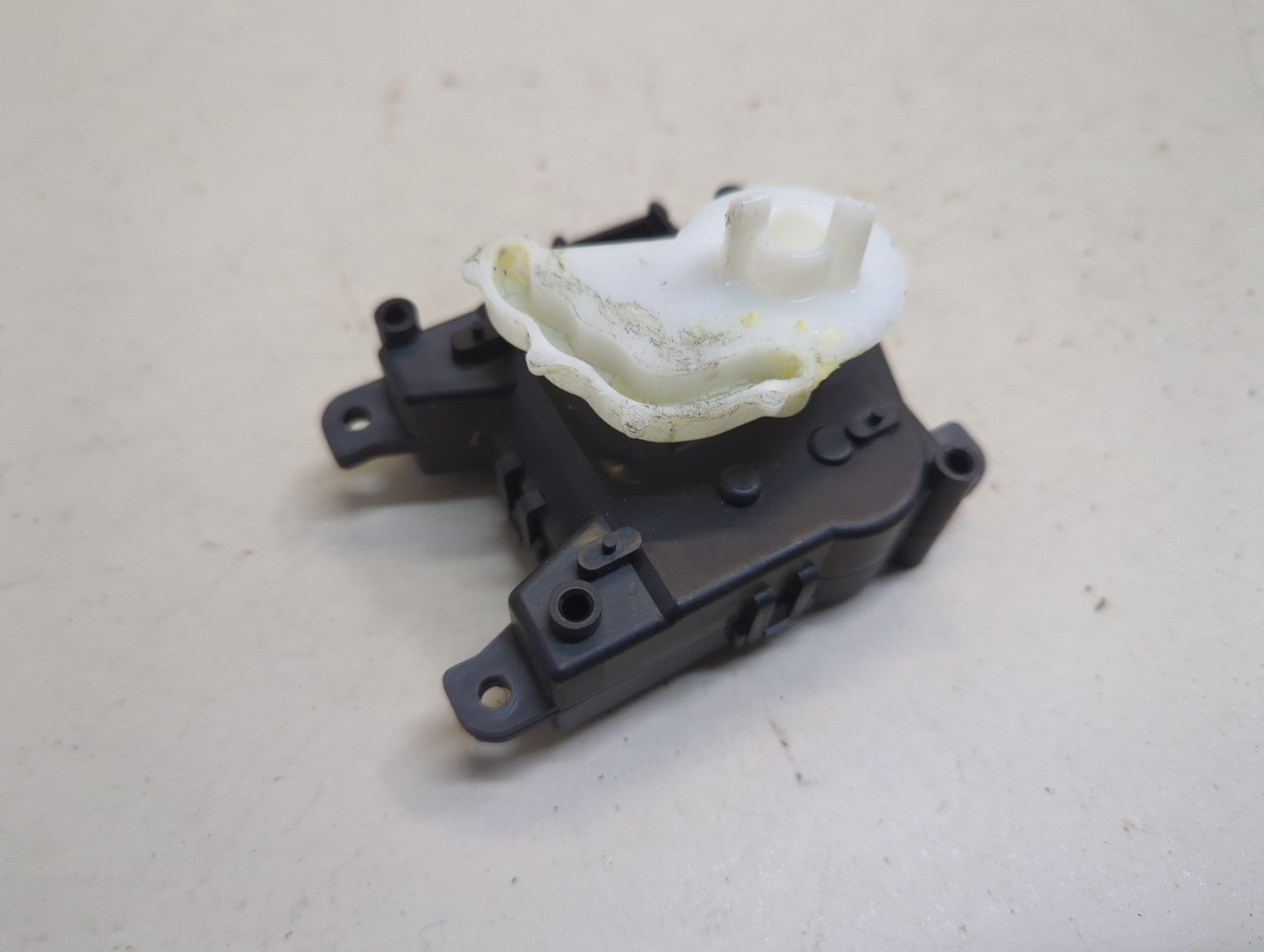 Моторчик заслонки печки