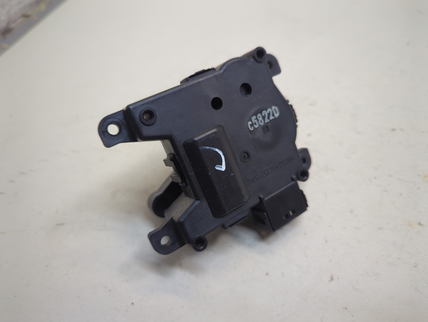 Моторчик заслонки печки