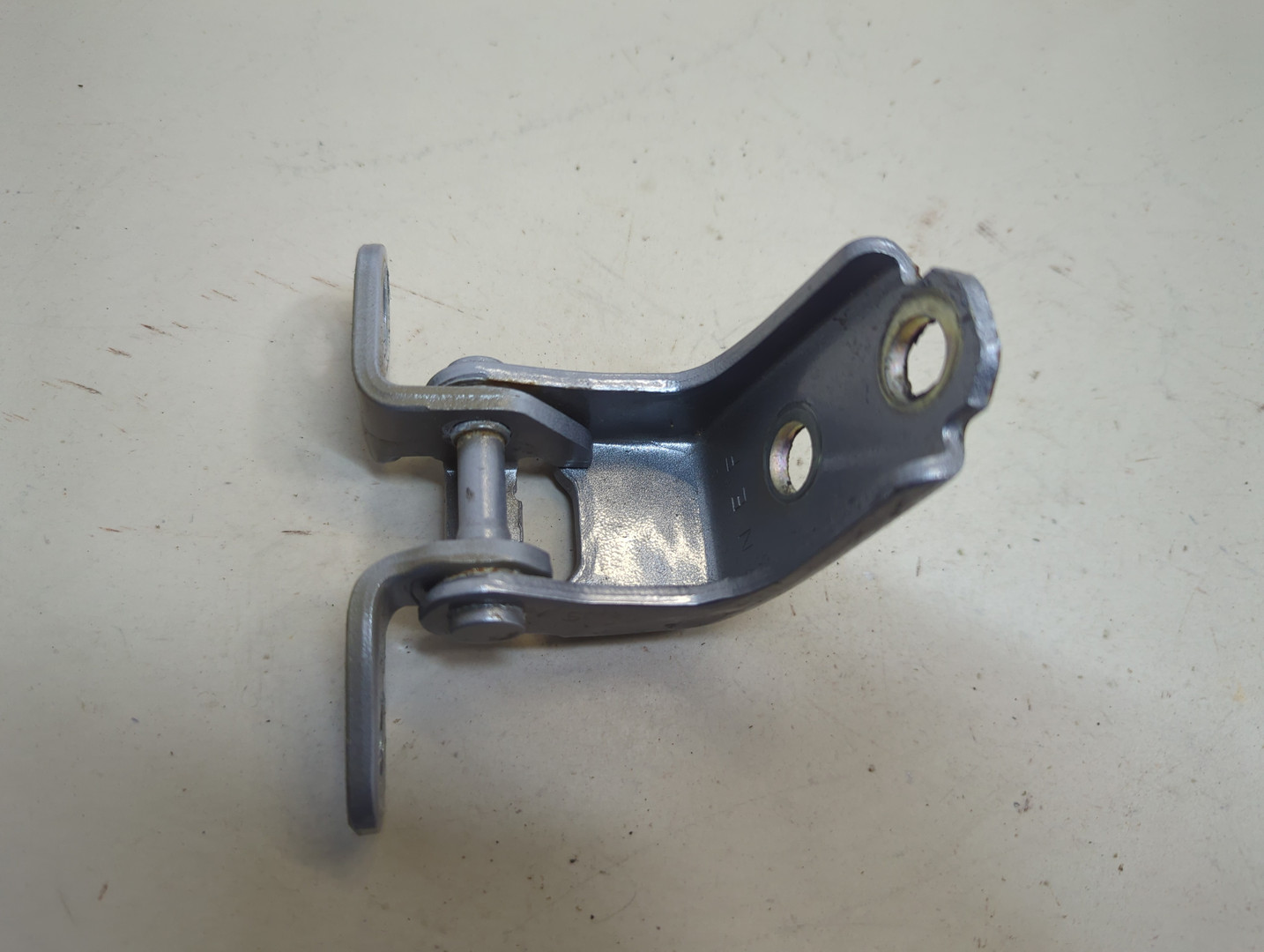 Петля двери