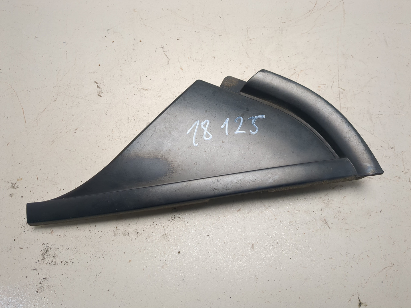 Накладка переднего крыла левого