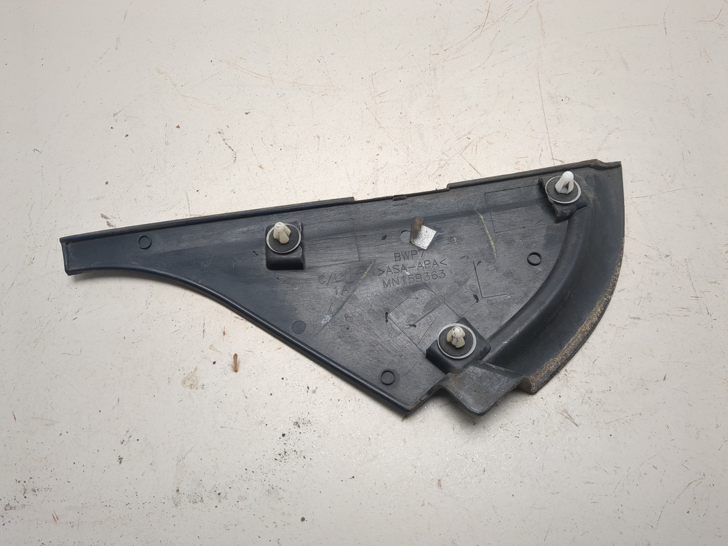 Накладка переднего крыла левого