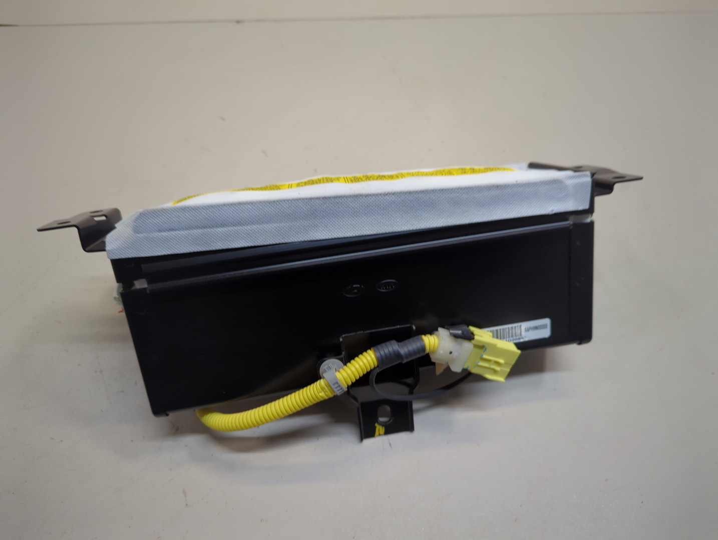 Подушка безопасности пассажирская (в торпедо)