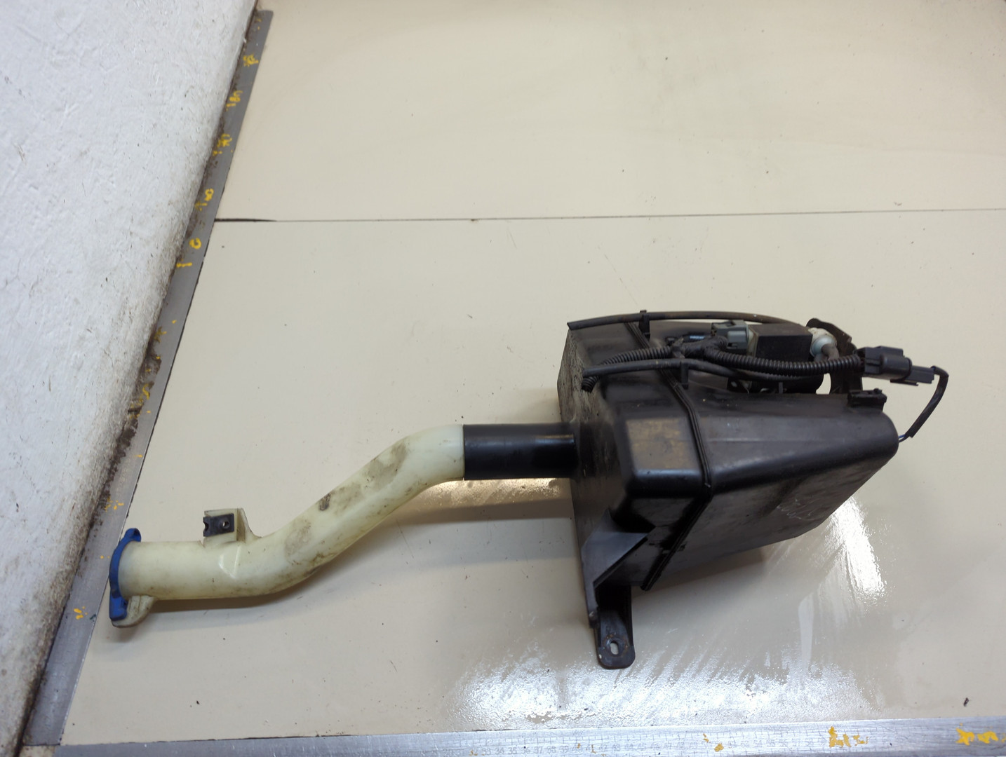 Бачок омывателя лобового стекла