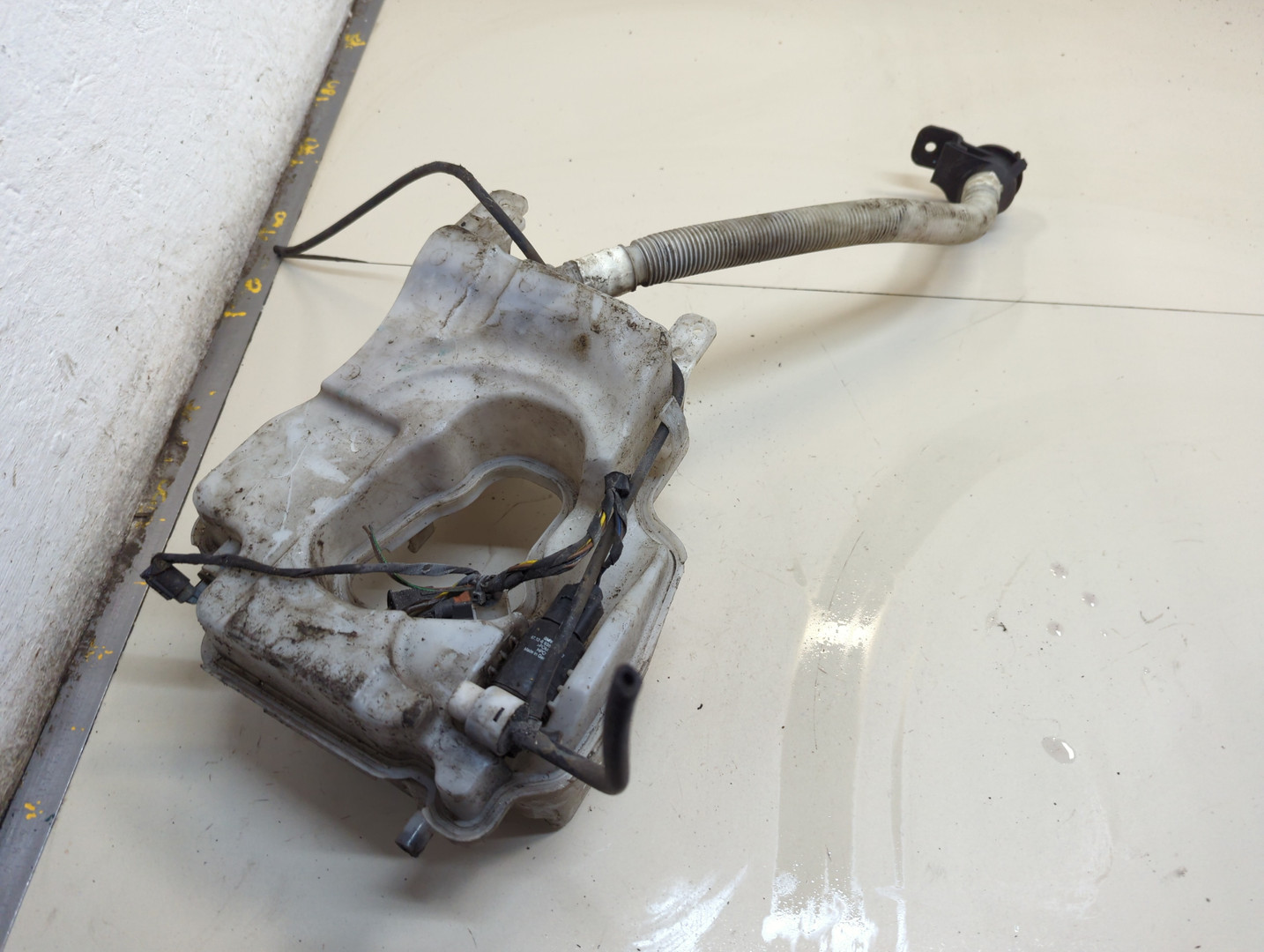 Бачок омывателя лобового стекла