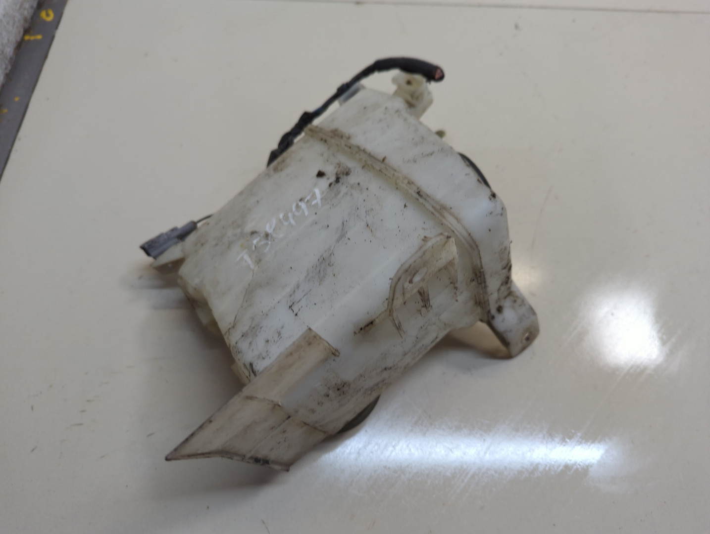 Бачок омывателя лобового стекла