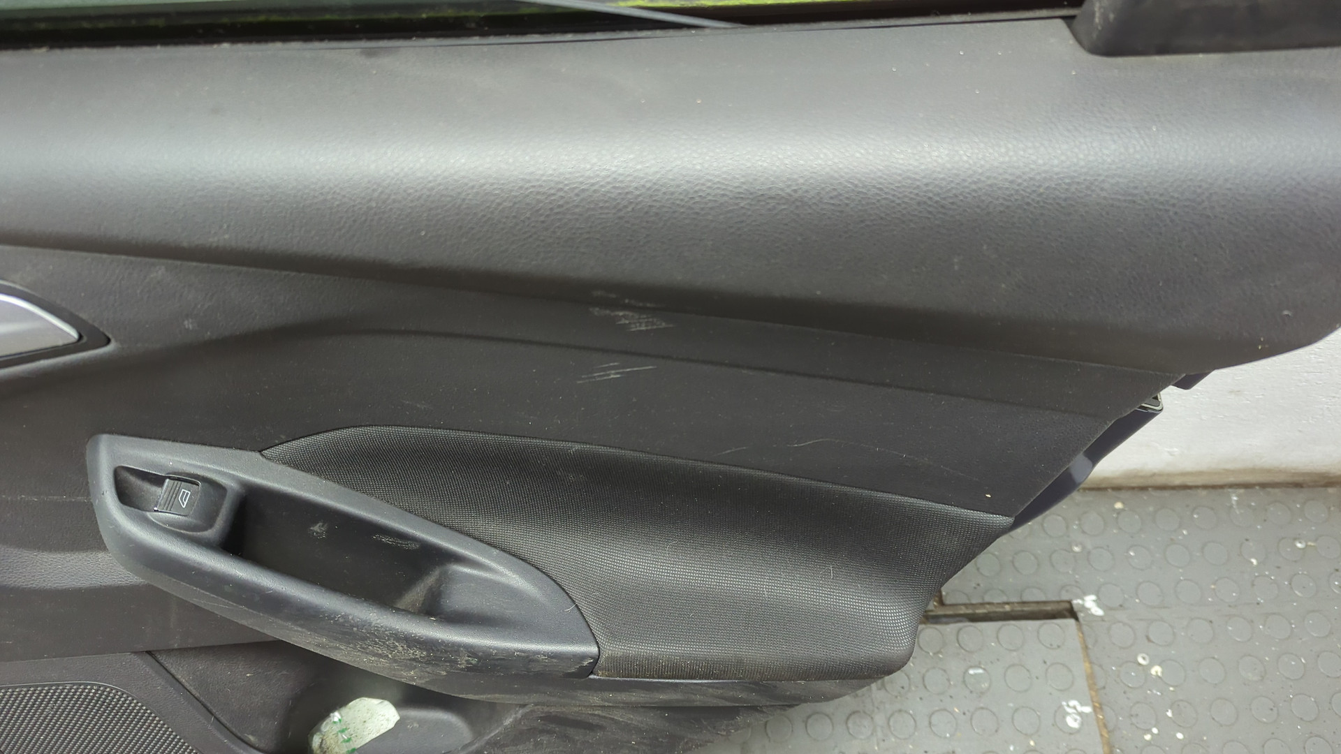 Дверь задняя правая