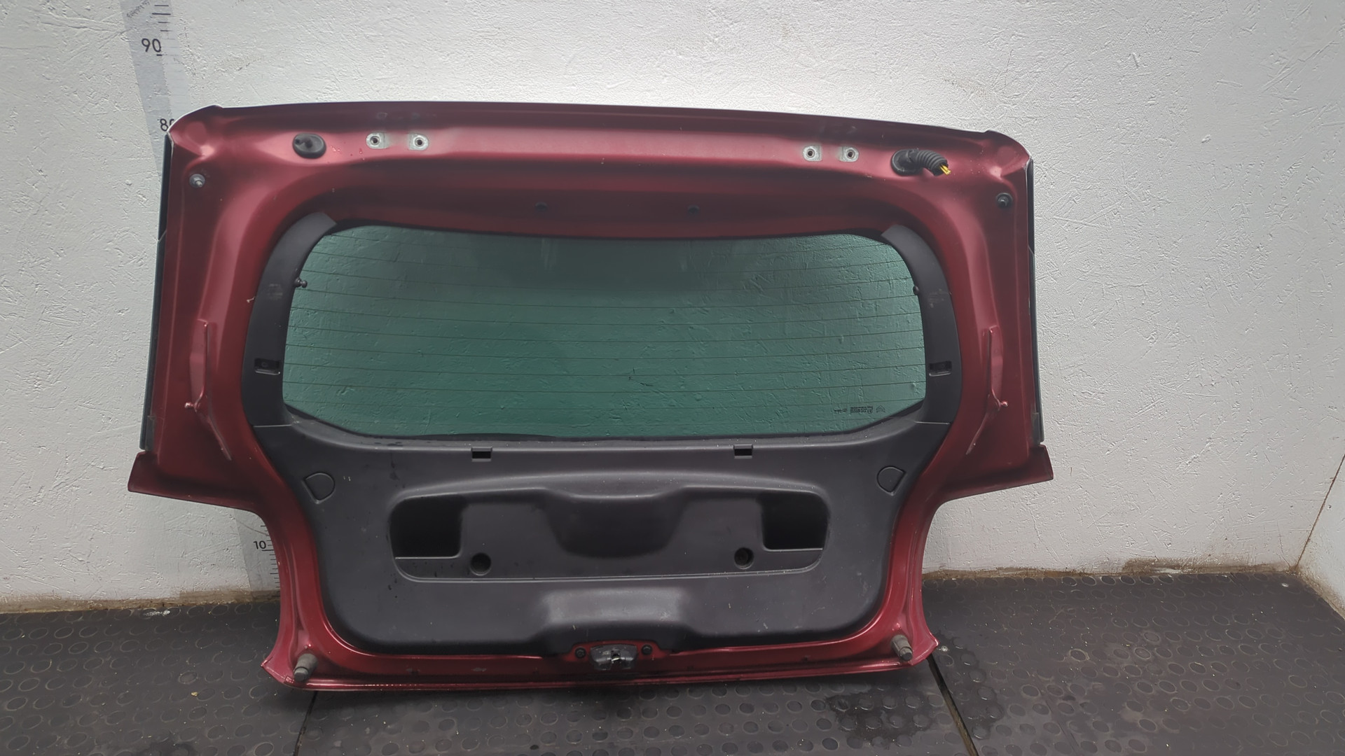 Дверь багажника