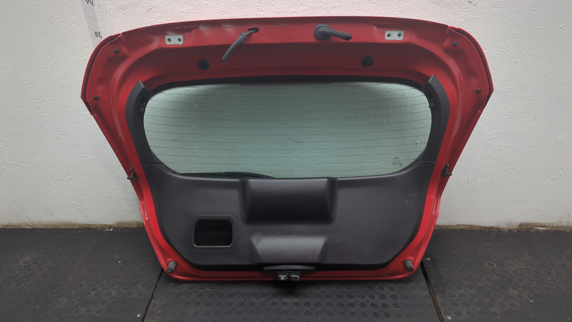 Дверь багажника