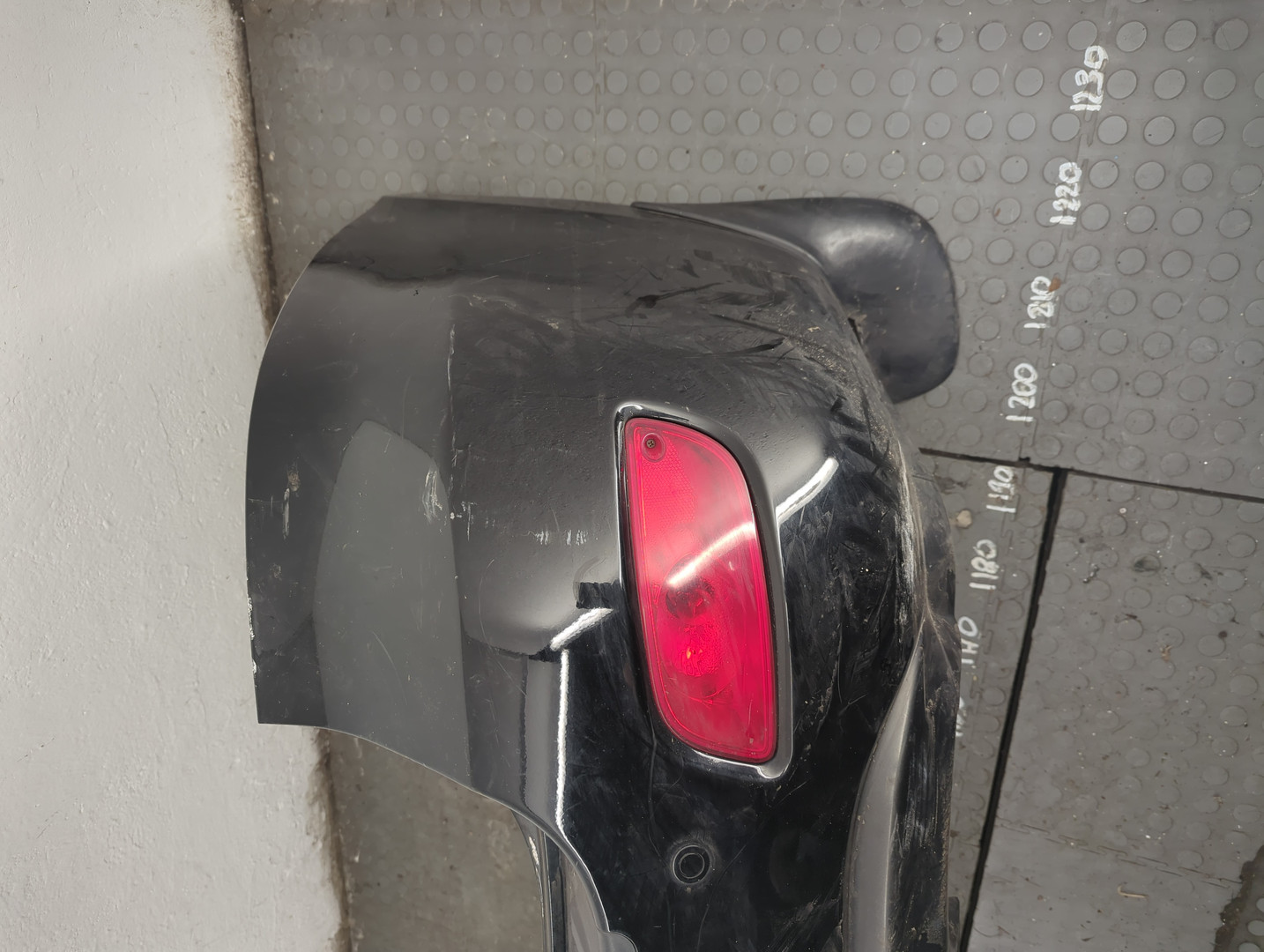 Бампер задний