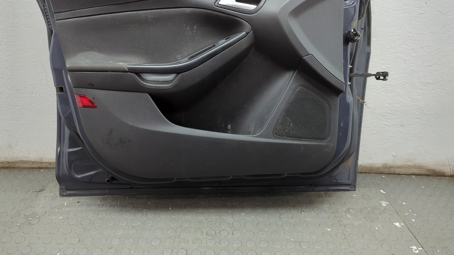 Дверь передняя левая