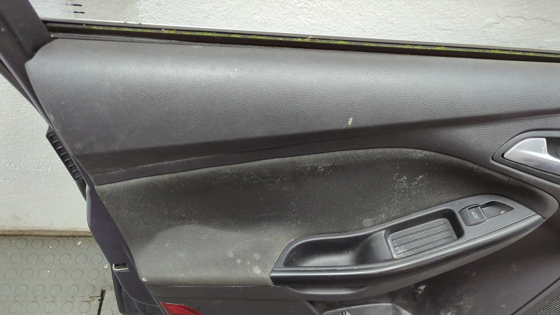 Дверь передняя левая