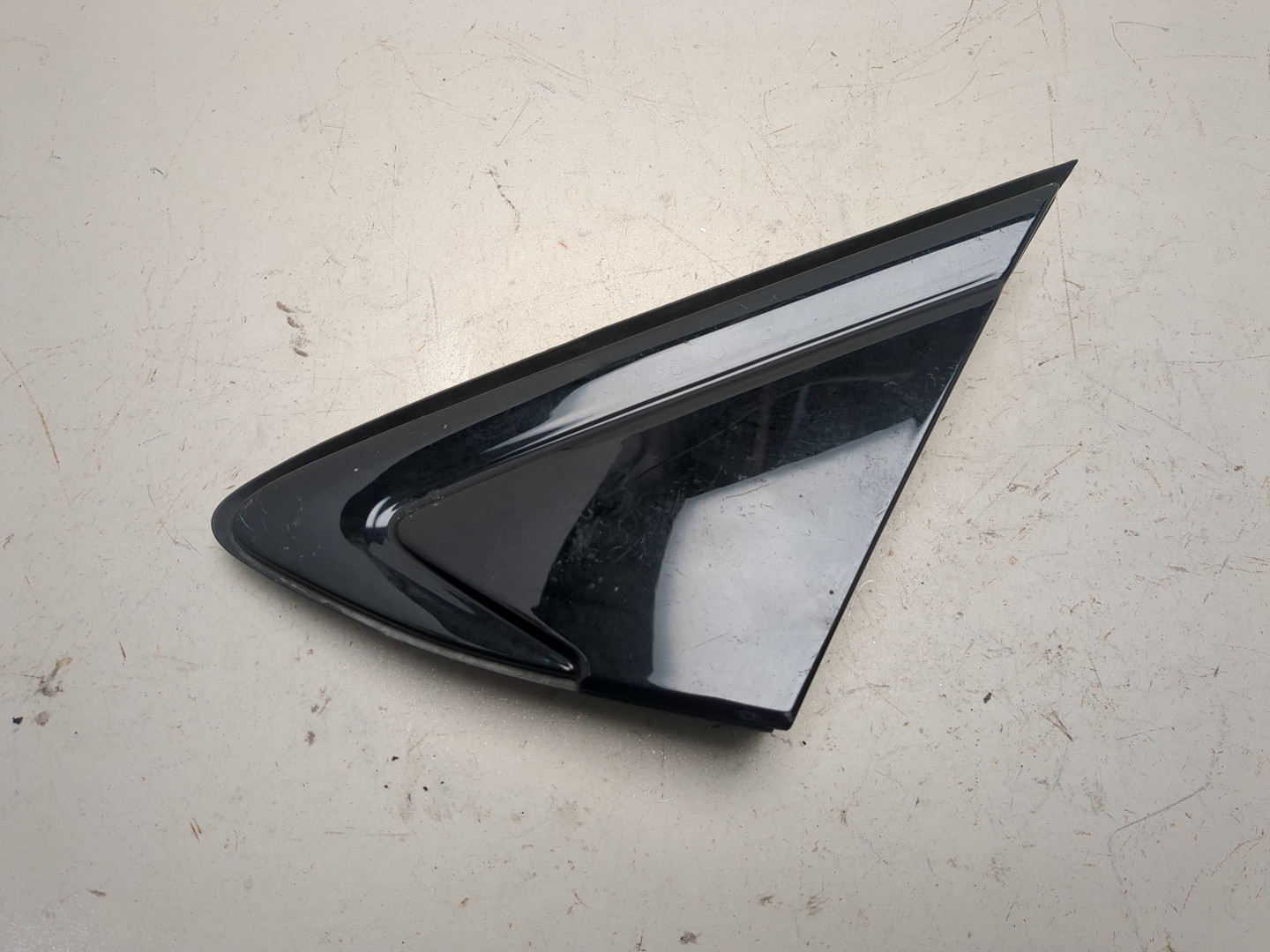 Накладка переднего крыла левого