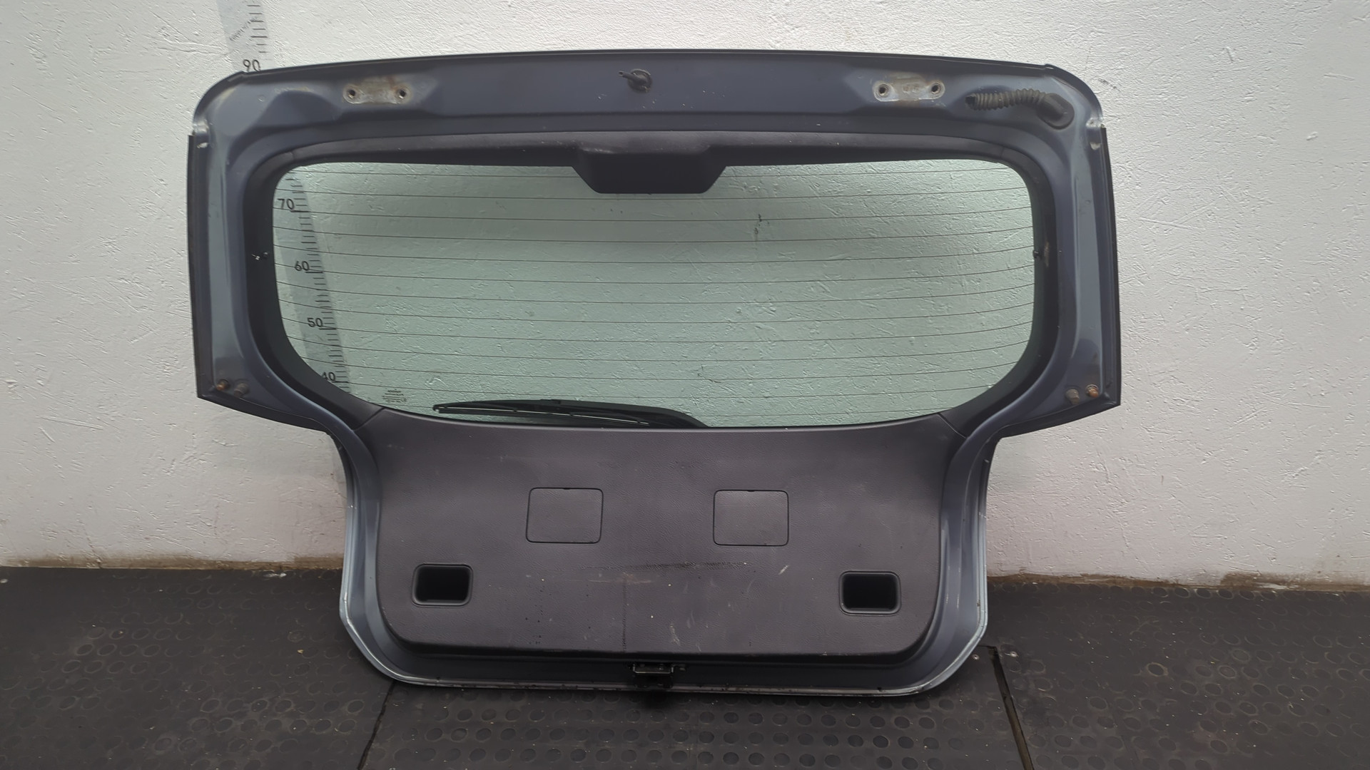 Дверь багажника