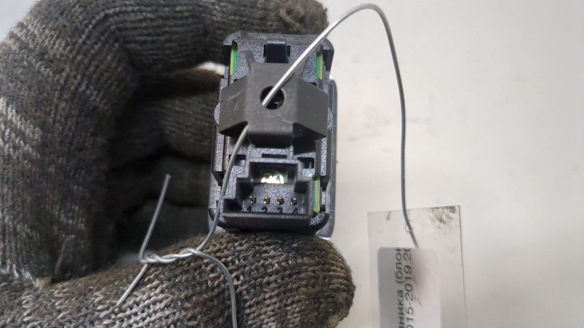 Кнопка стеклоподъемника