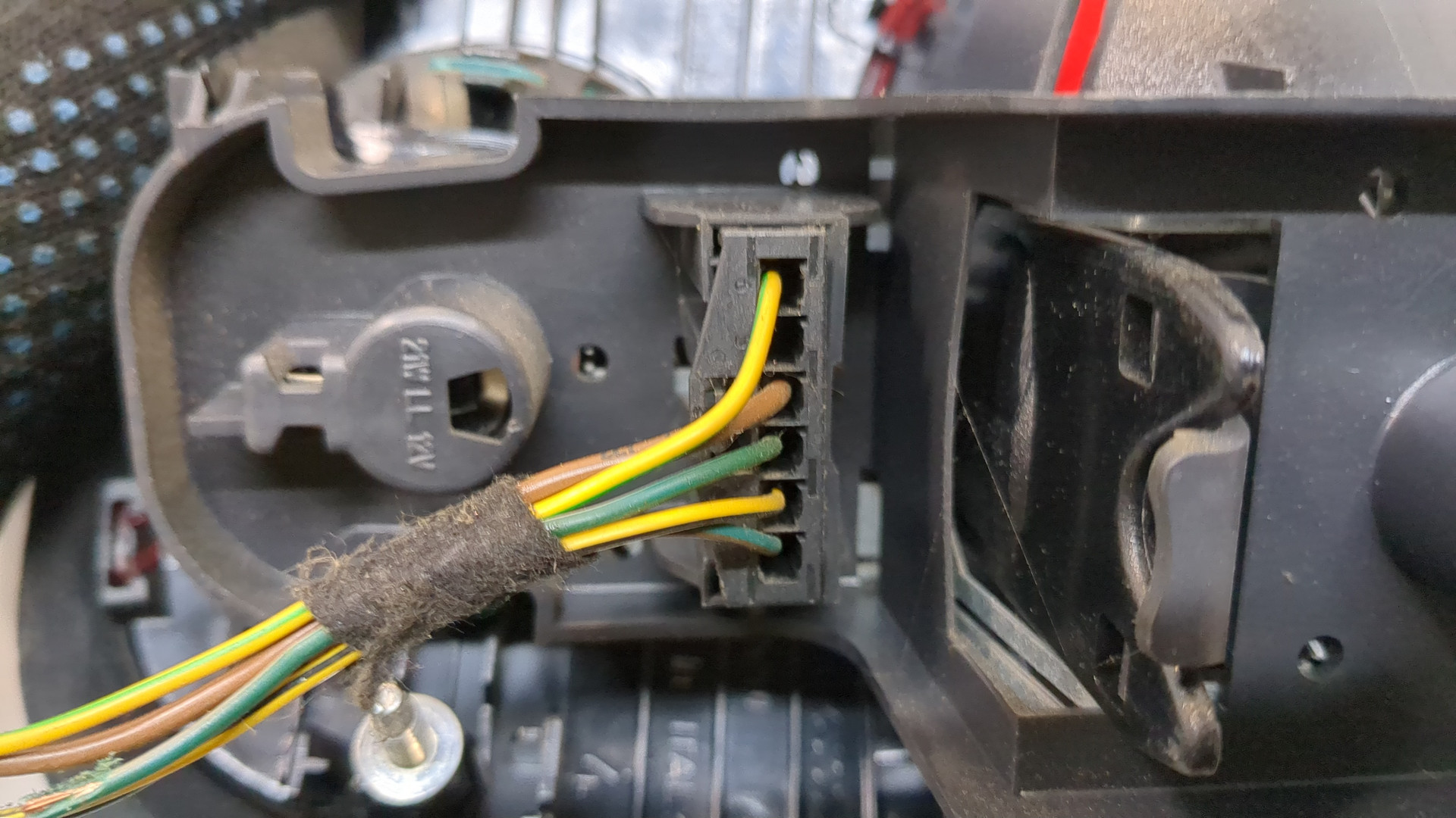 Фонарь задний левый