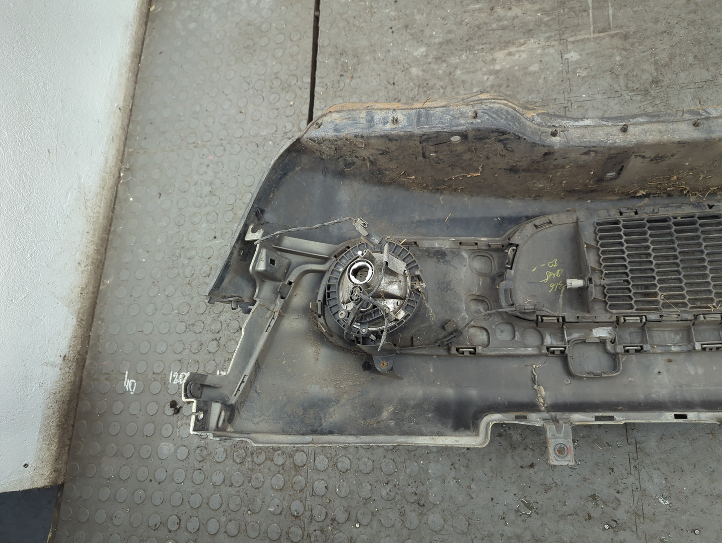 Бампер передний